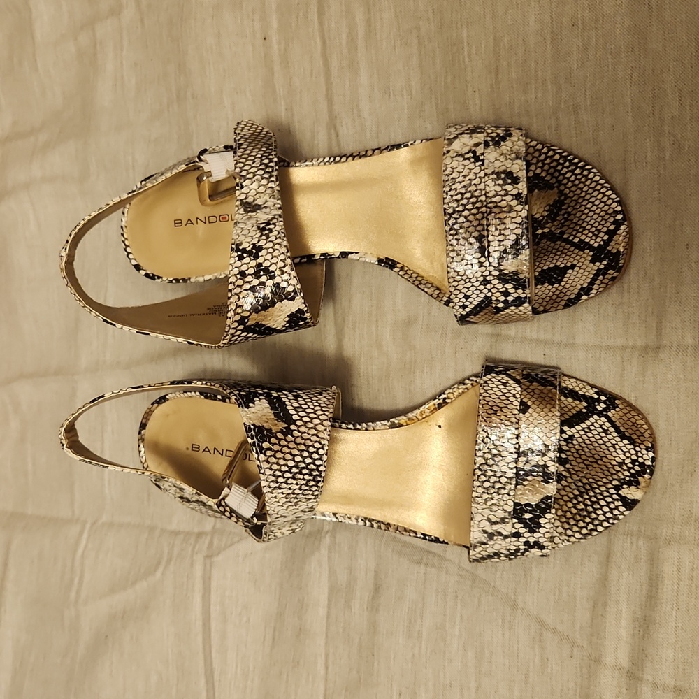Faux snakeskin Bandolino heels size 9